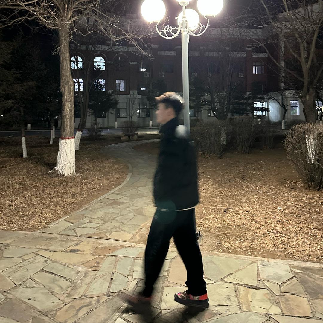 金楷雯.