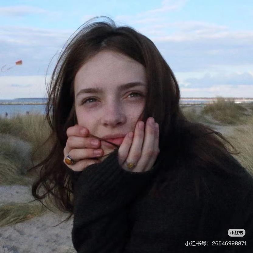 𝙀𝙨𝙩𝙧𝙚𝙡𝙡𝙖.