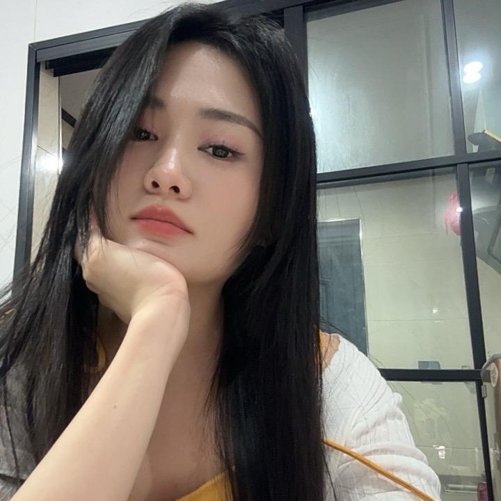 小曼。