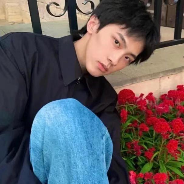 我压你头发了嘛