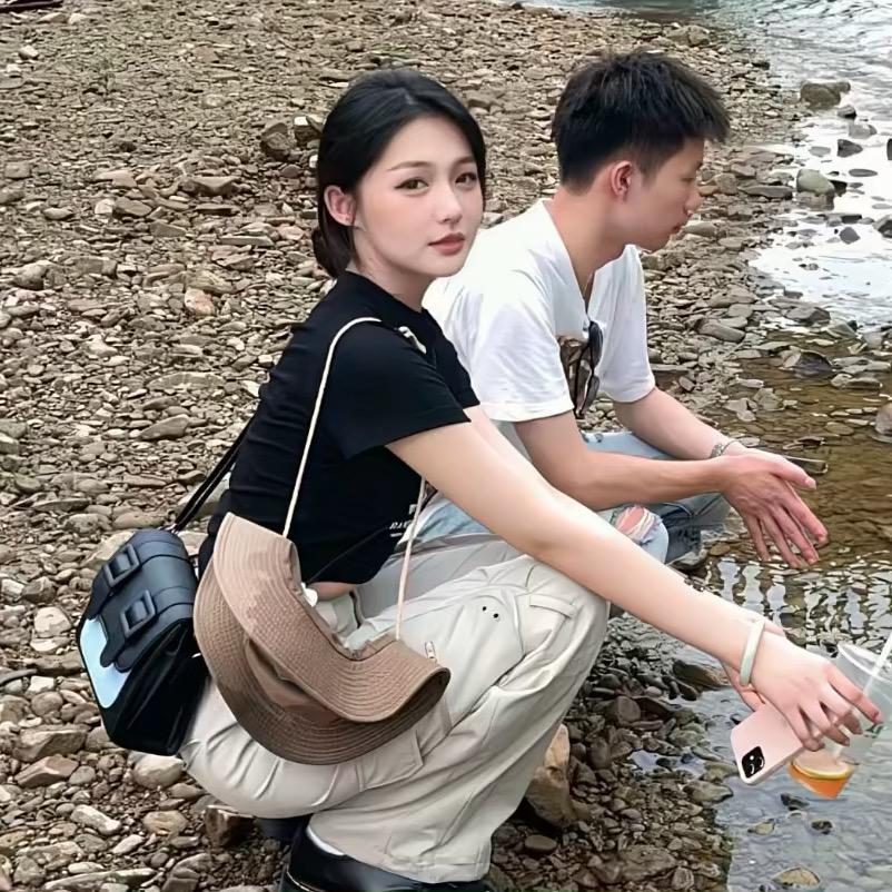 你的脸又卡粉了.