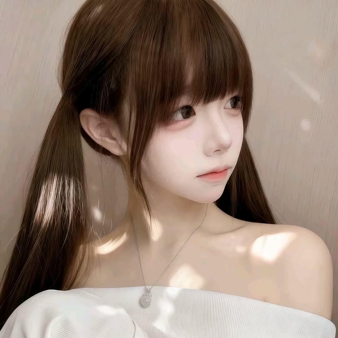 卖萌被打歪齐刘海