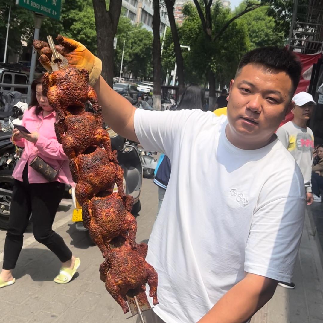 大龙做烤鸡