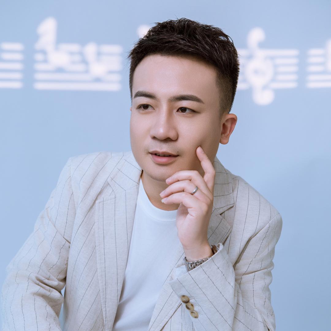 李文 弹弹琴