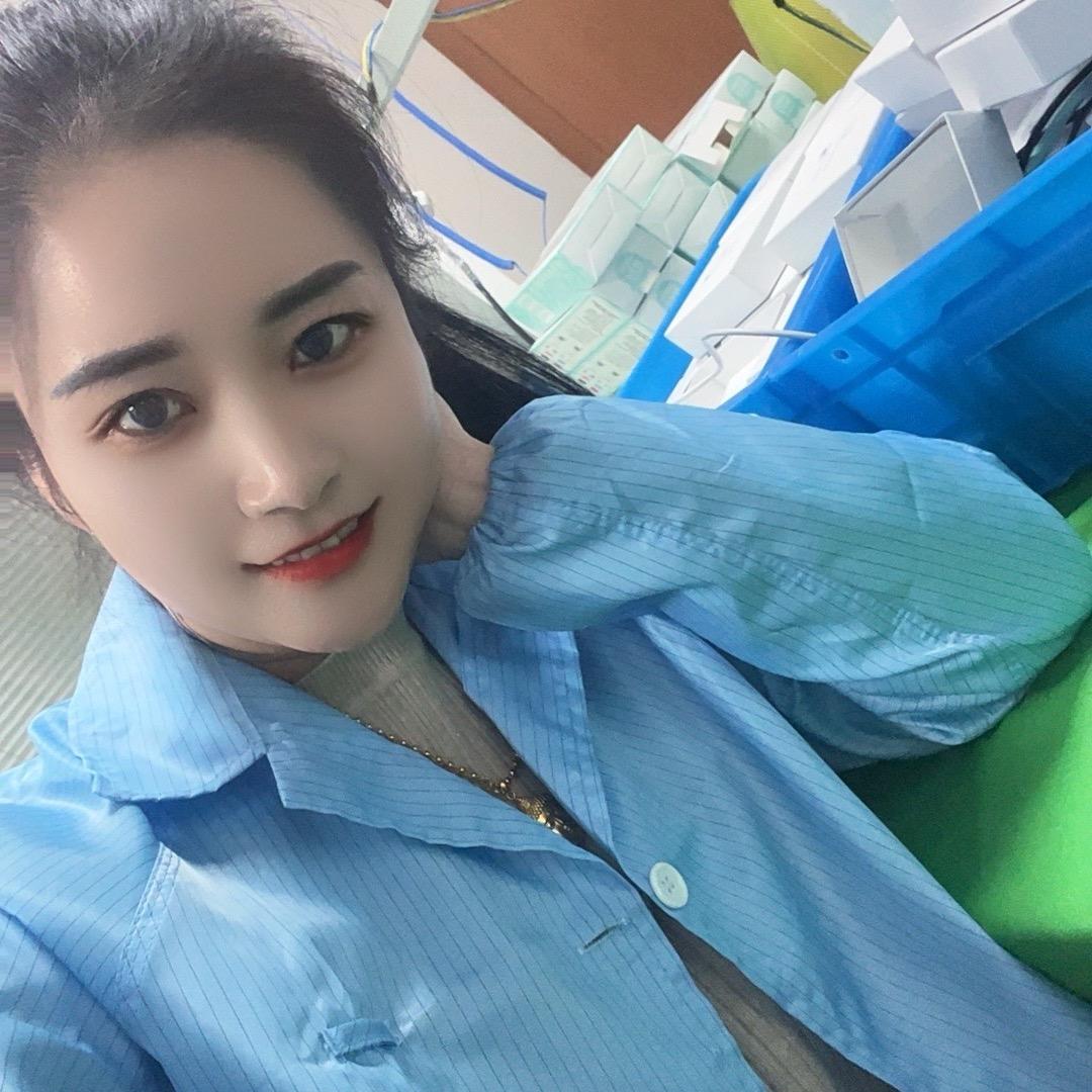 河南妞在厂区