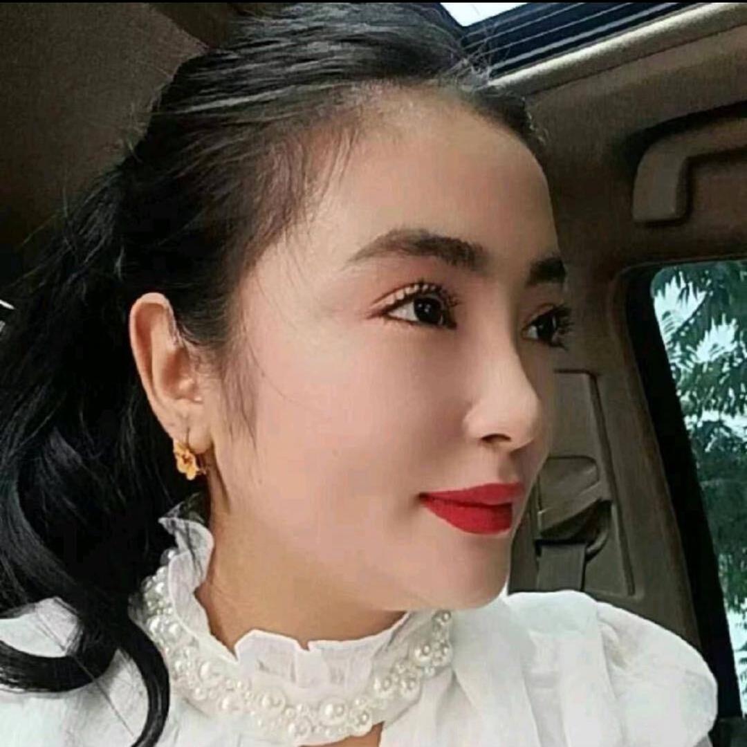 巧克力 女😌