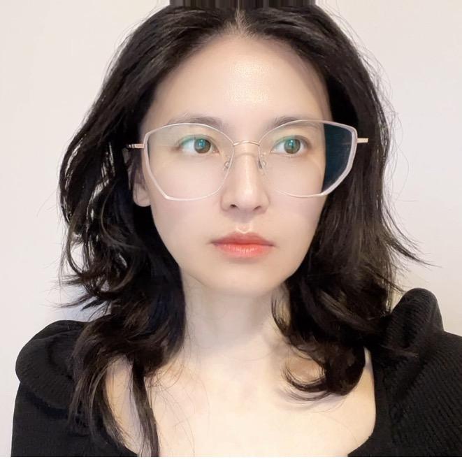 左耳执月