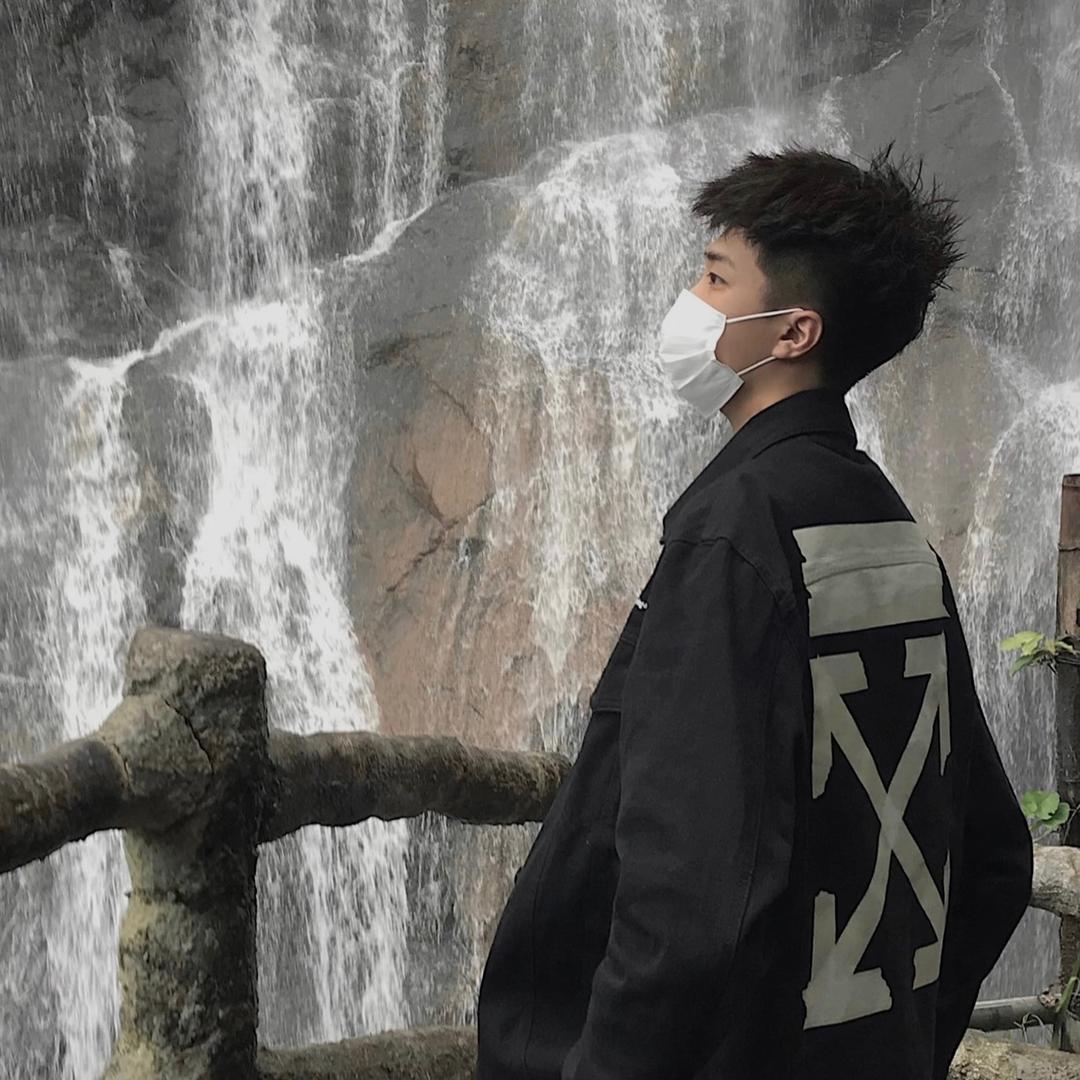 于潇然.๑