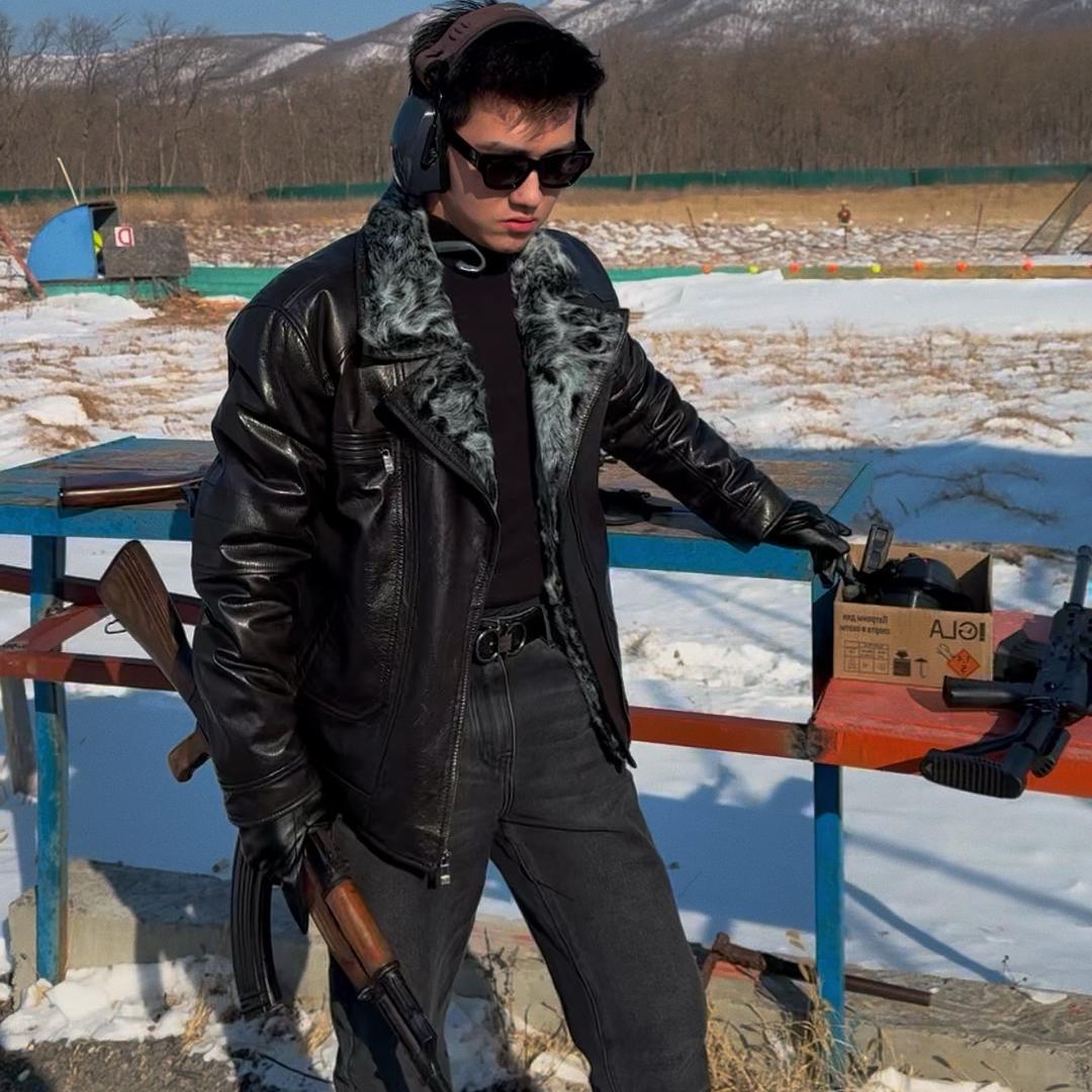李查查