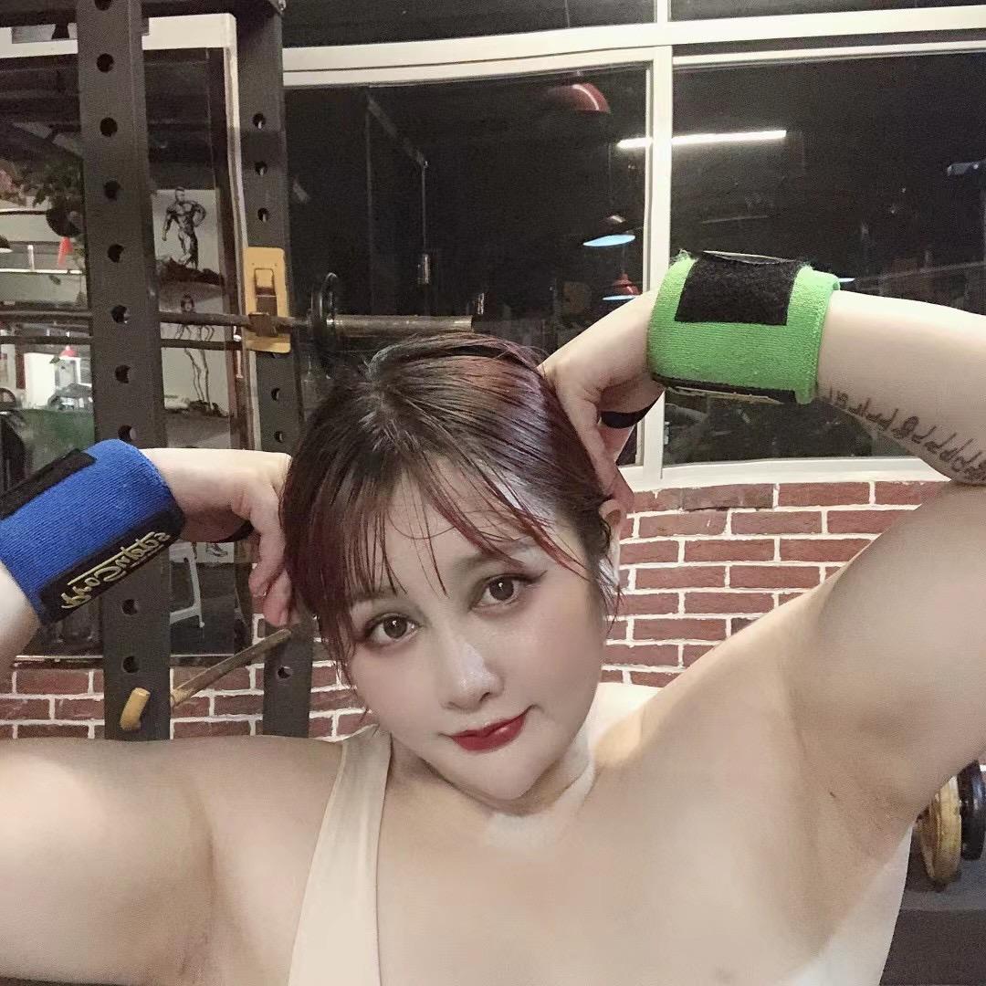 爱❤️撸铁的小小英🏋🏻‍♀️