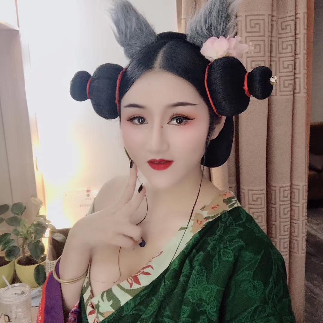扭屁股女主播