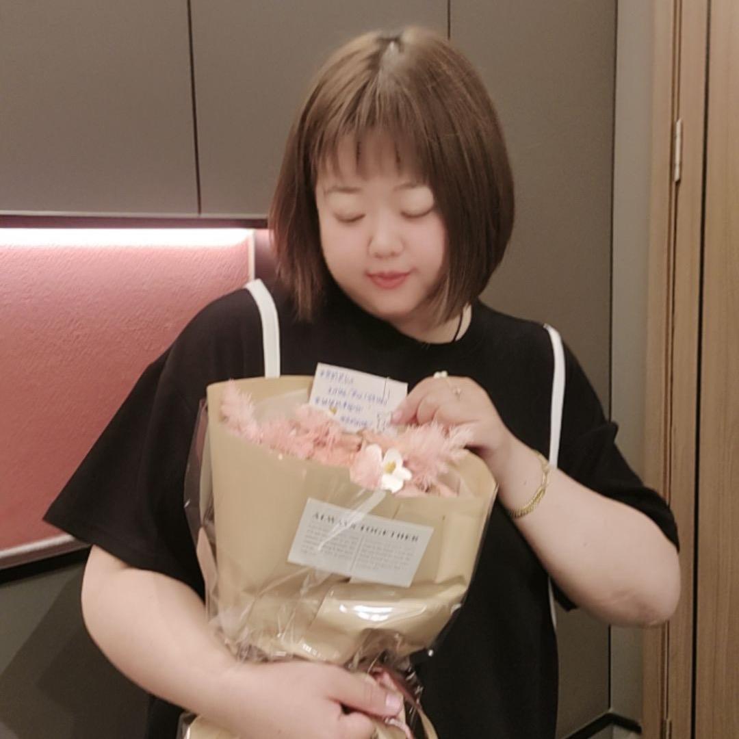 梁小妮儿