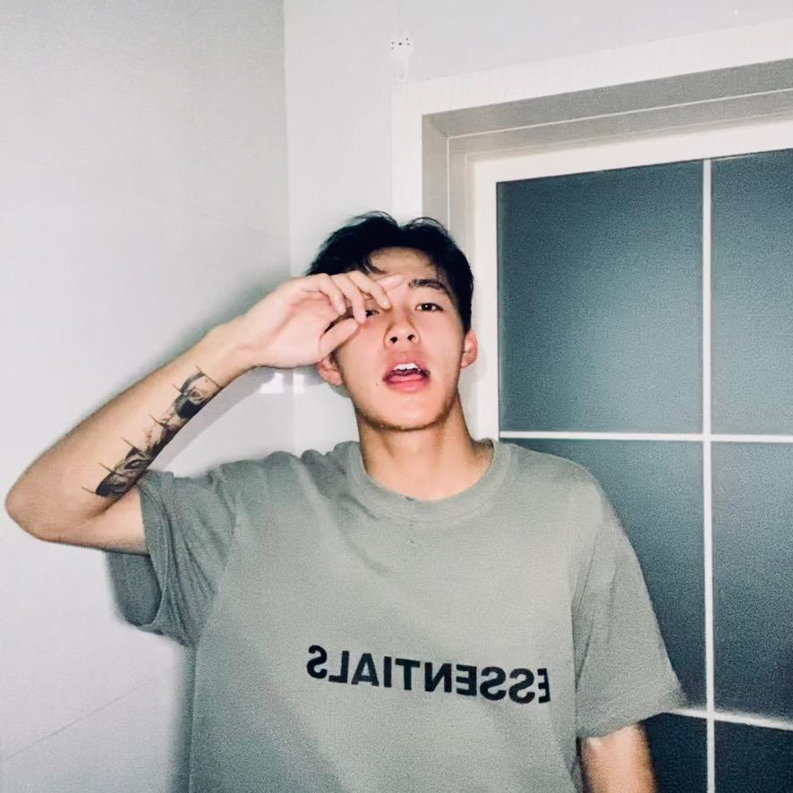 Lllll昕澎