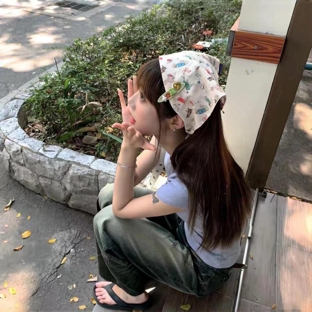 崔崔.