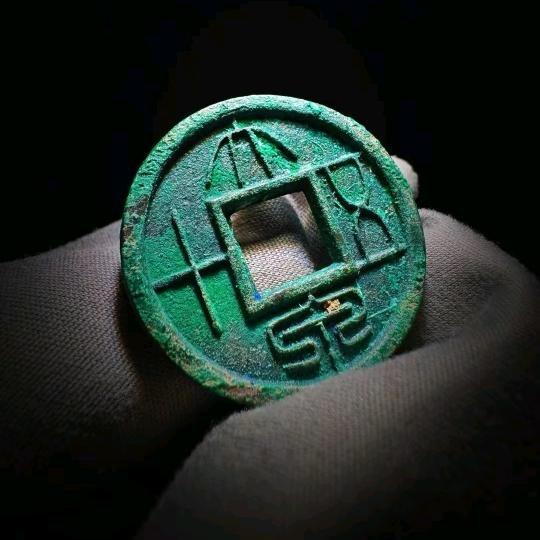 皮卡丘爱蒂芙妮