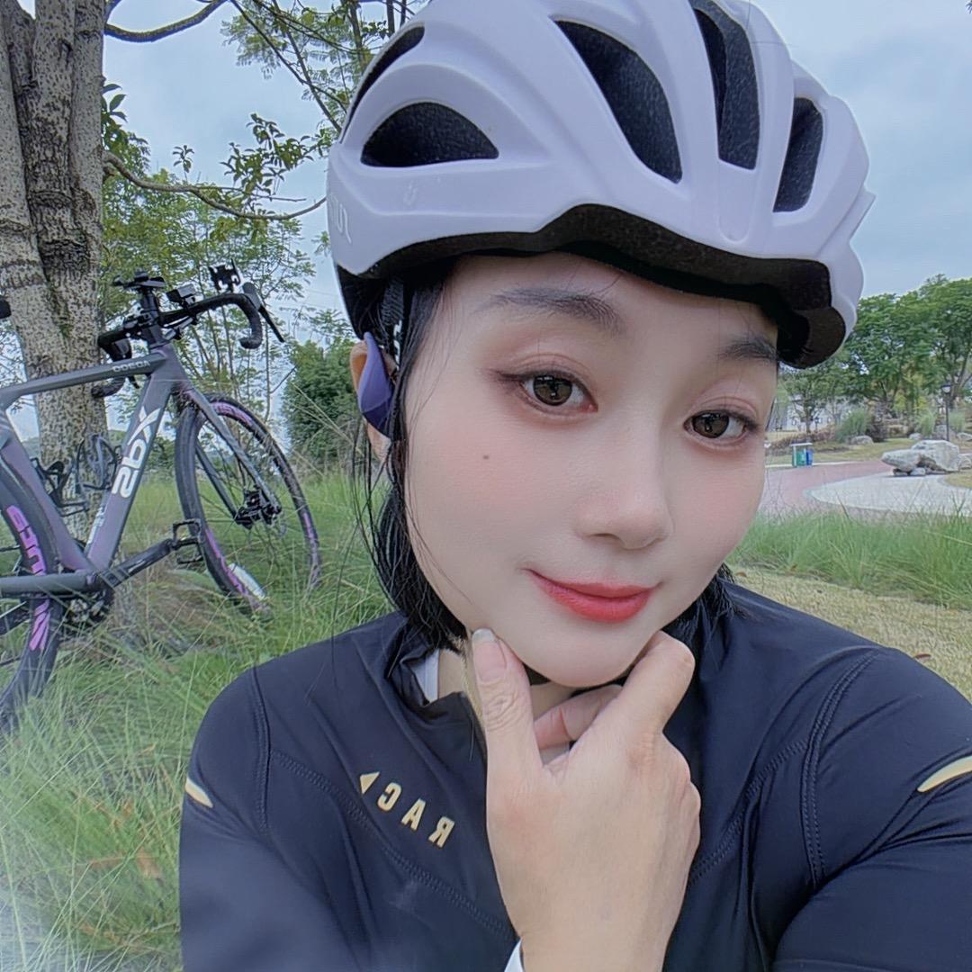 💋骑车的珊珊