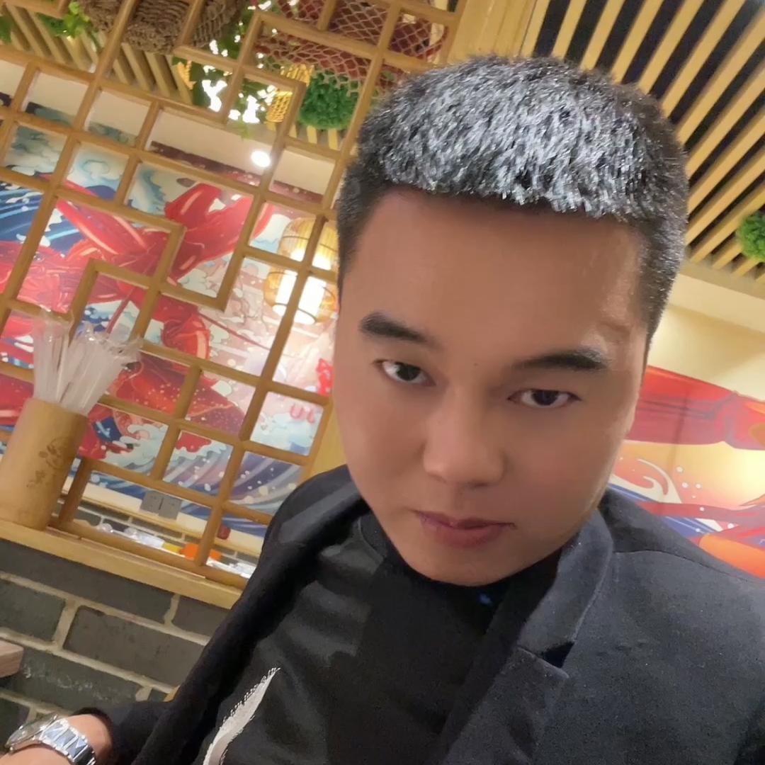 雄少