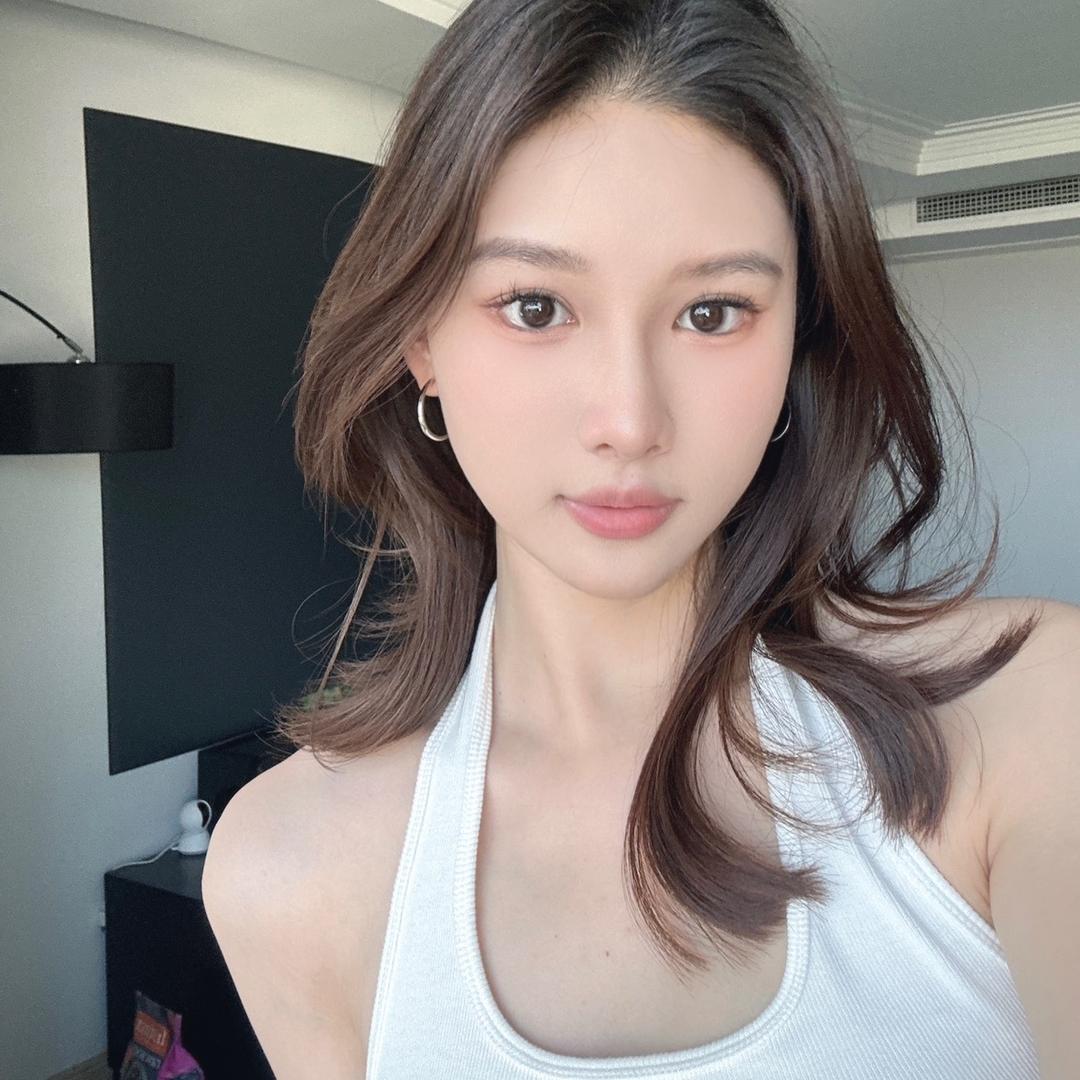 莉莉Wang_