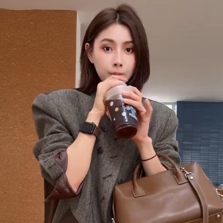 影子Jess的时尚衣橱