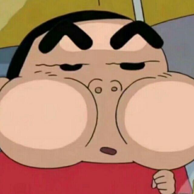 小何.
