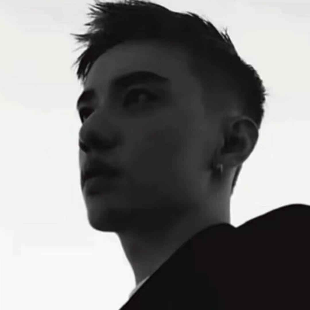 R．
