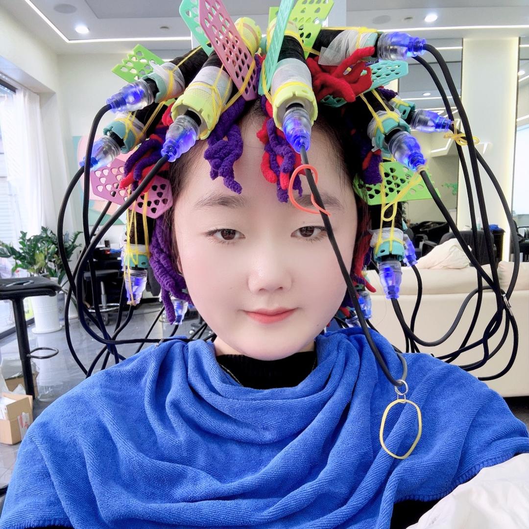 00后大饼脸妮子