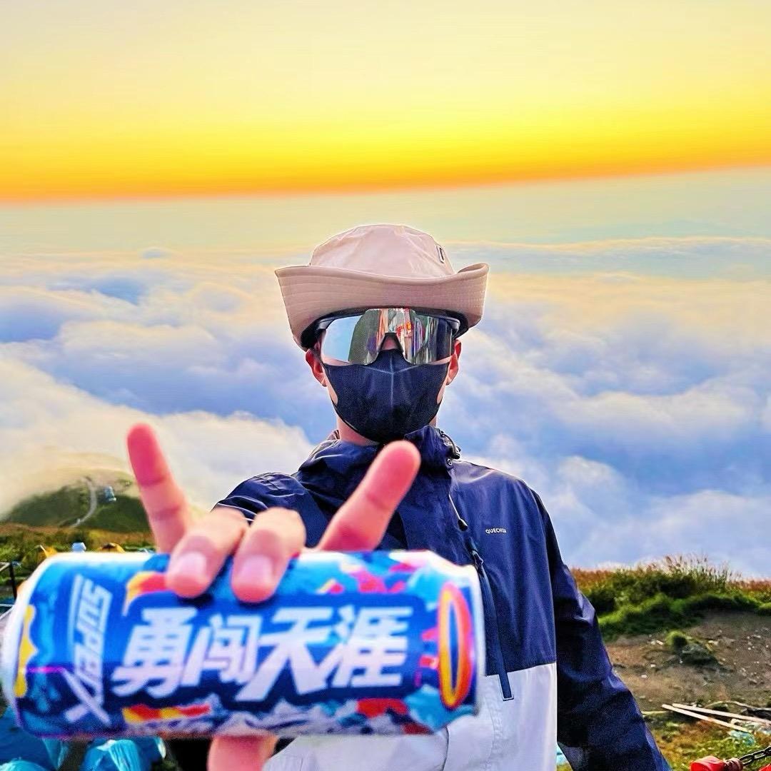 爱玩的周周