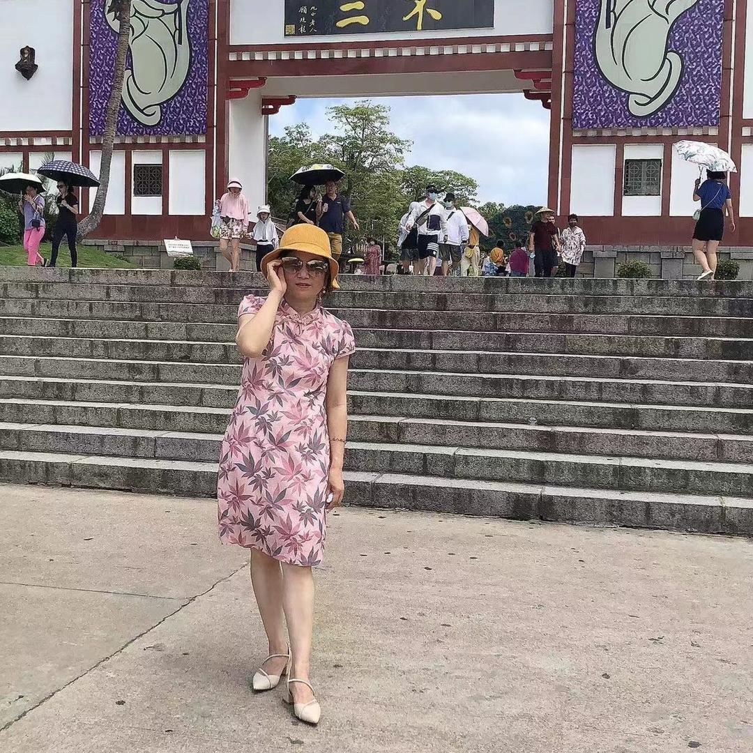 雯姐，一个干服装生意的人。很高兴认识大家