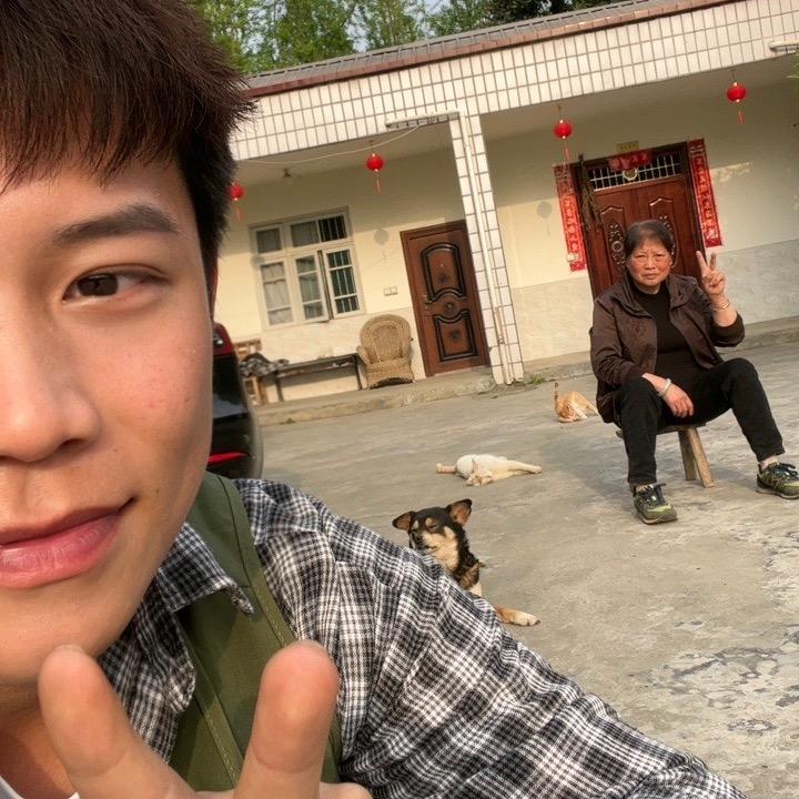 洪金保婆婆和大孙子
