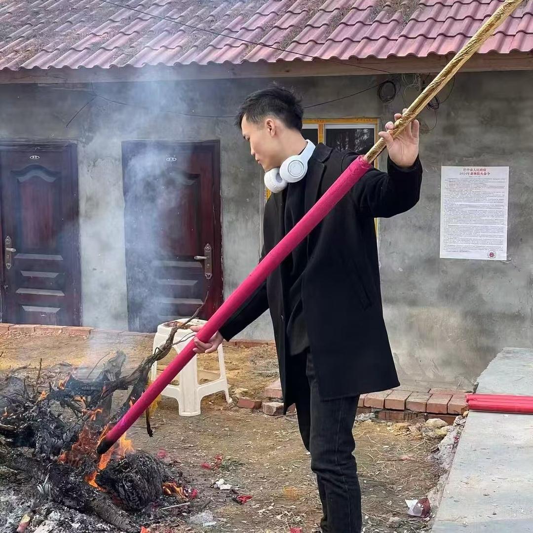 无铭先生