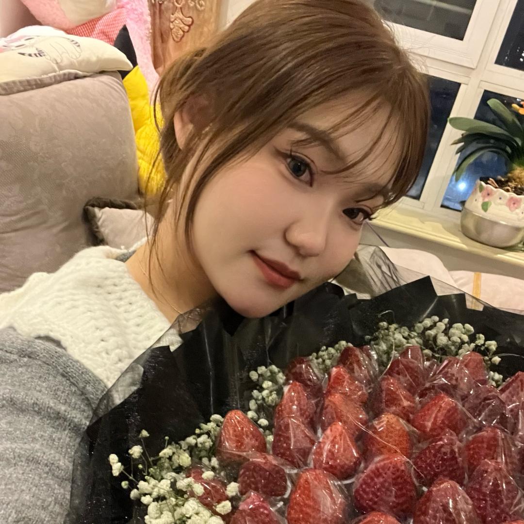 王艺潼-.