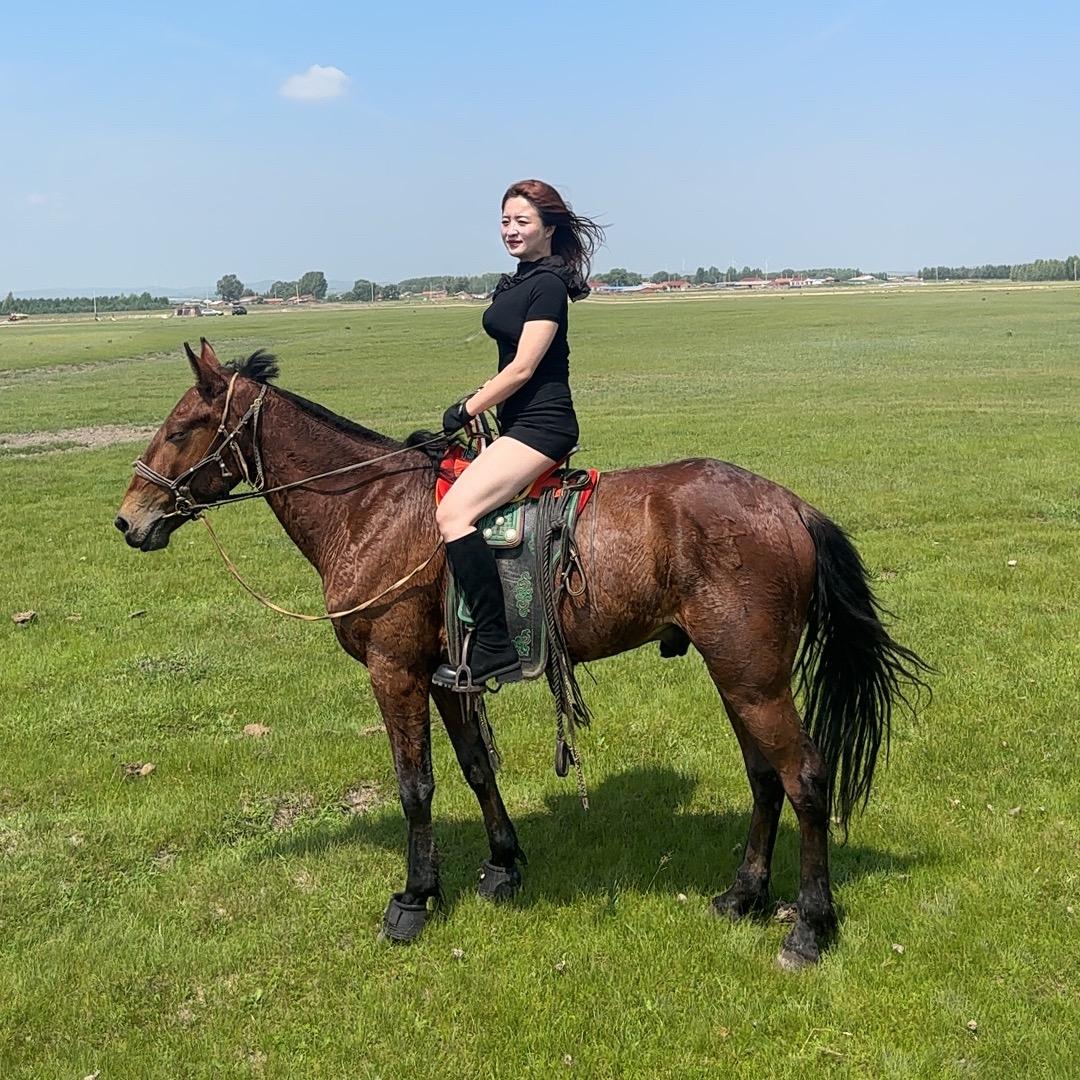 亮姐在草原