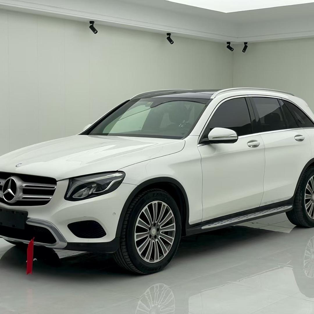 春夏秋冬汽贸店