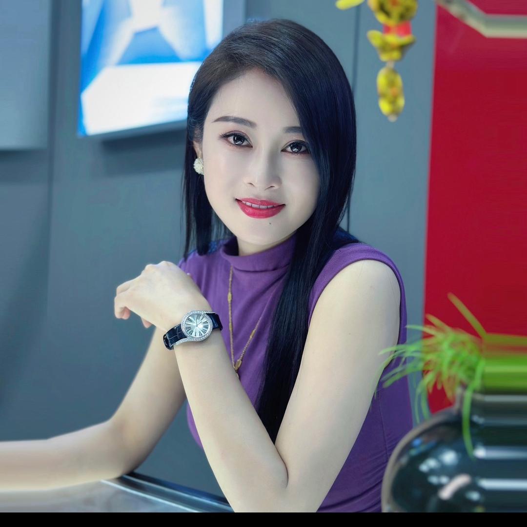 杨雅虹服饰