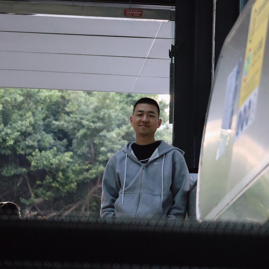 大学陪跑何老师