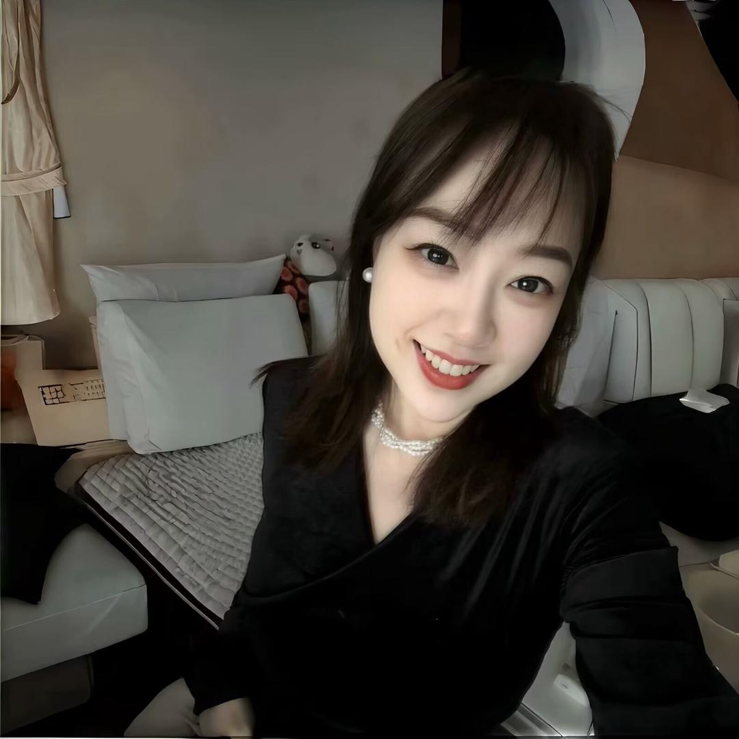 吃草莓的仙女