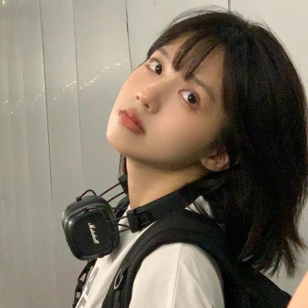 小羊喝奶茶