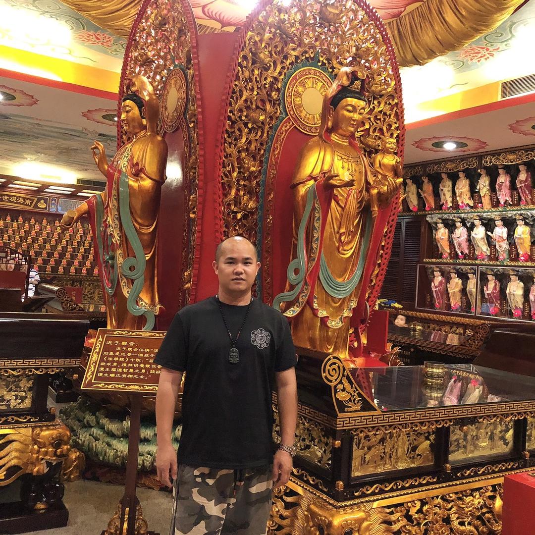 这个世界上钱是最容易得到的东西。