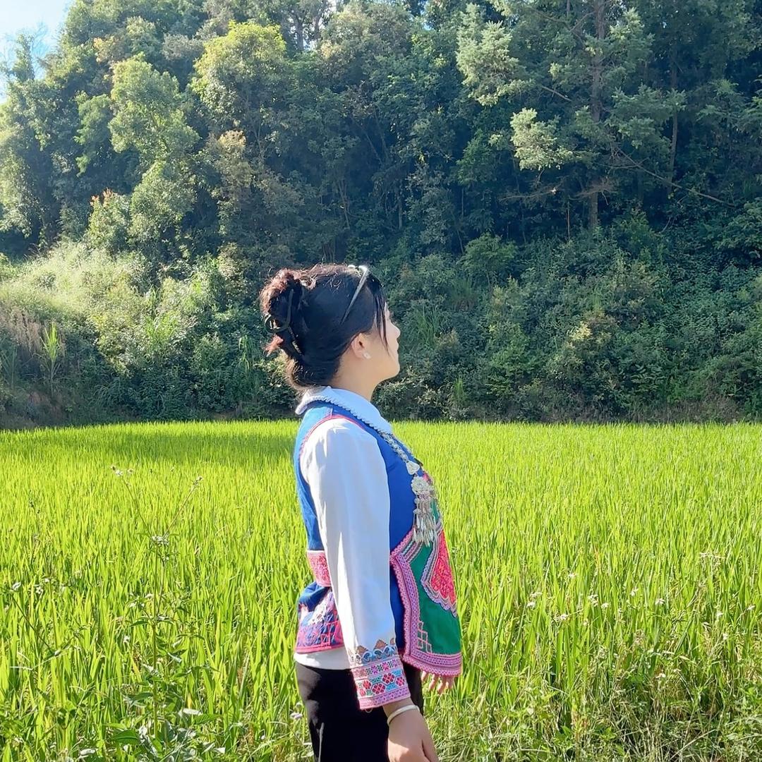 妮妮.