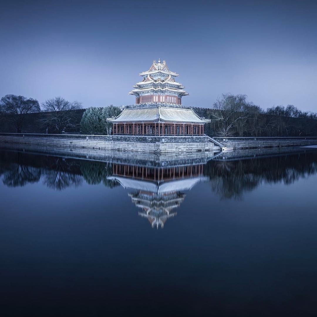 望远山而前行