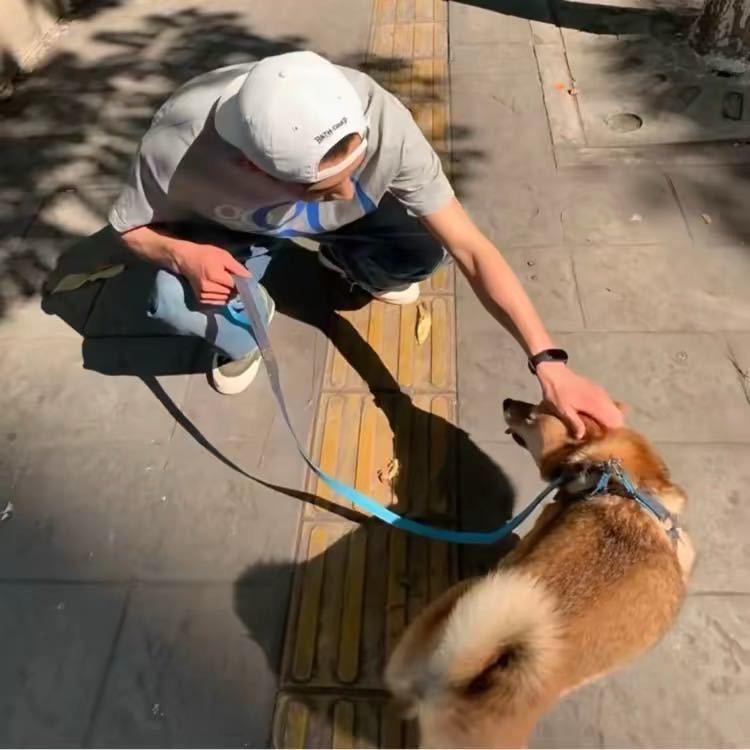 配角