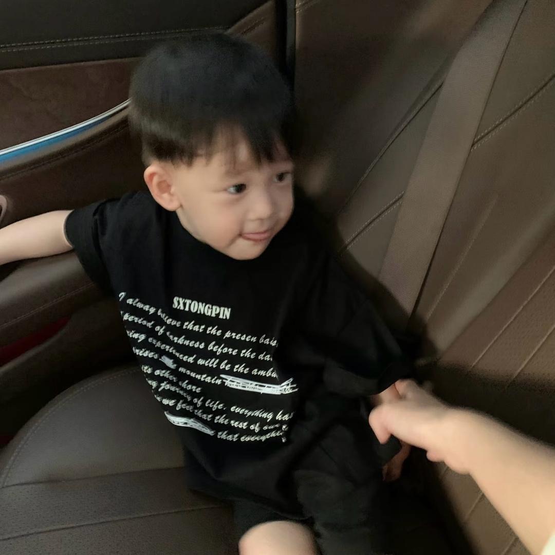 王思博.