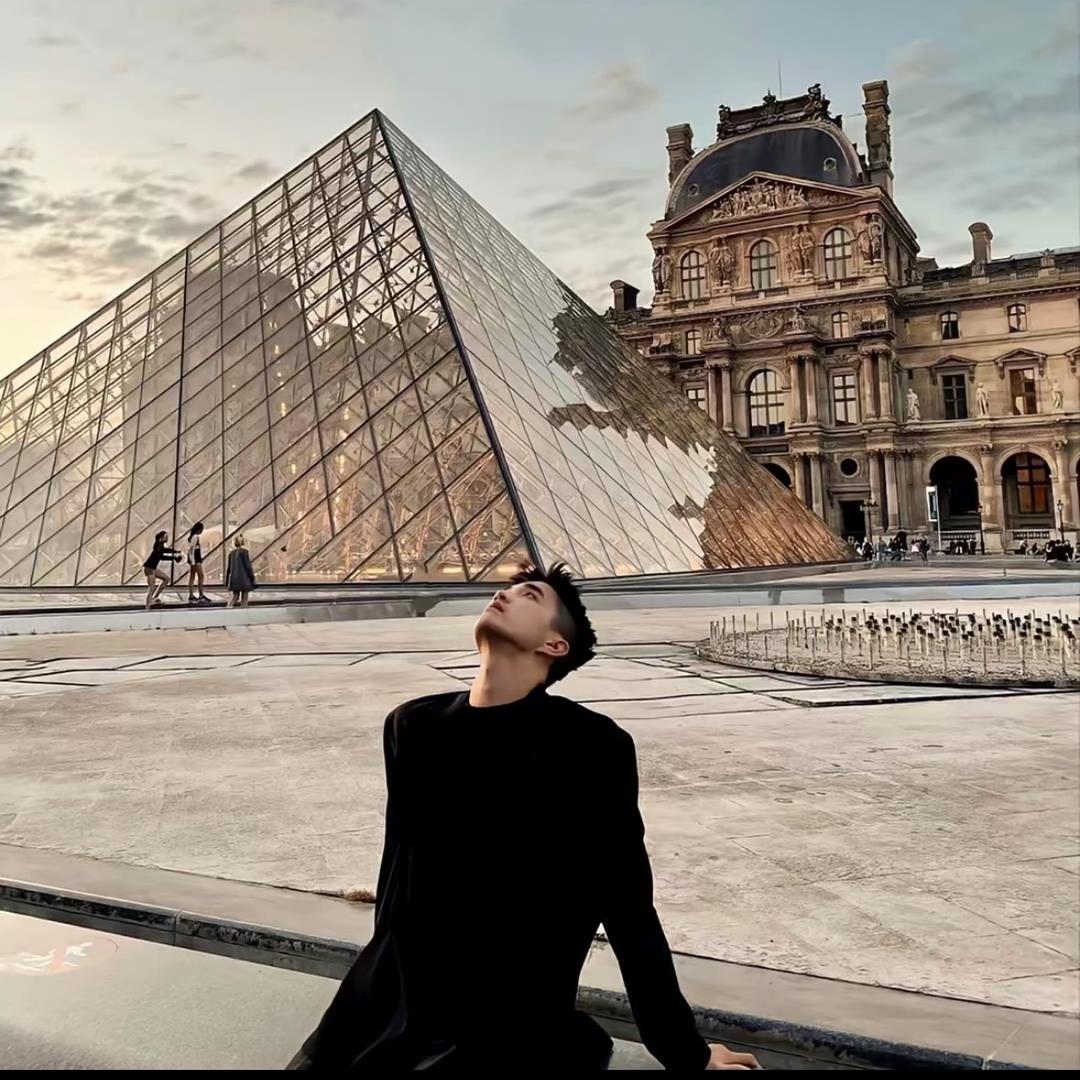 蓝桉长在洱海边