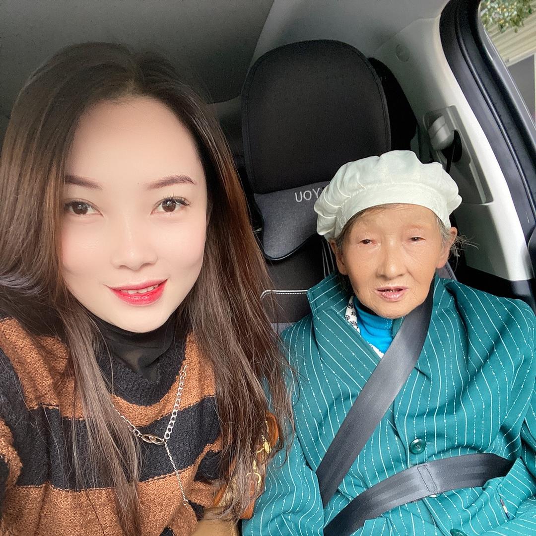 白金瀚《浴足》