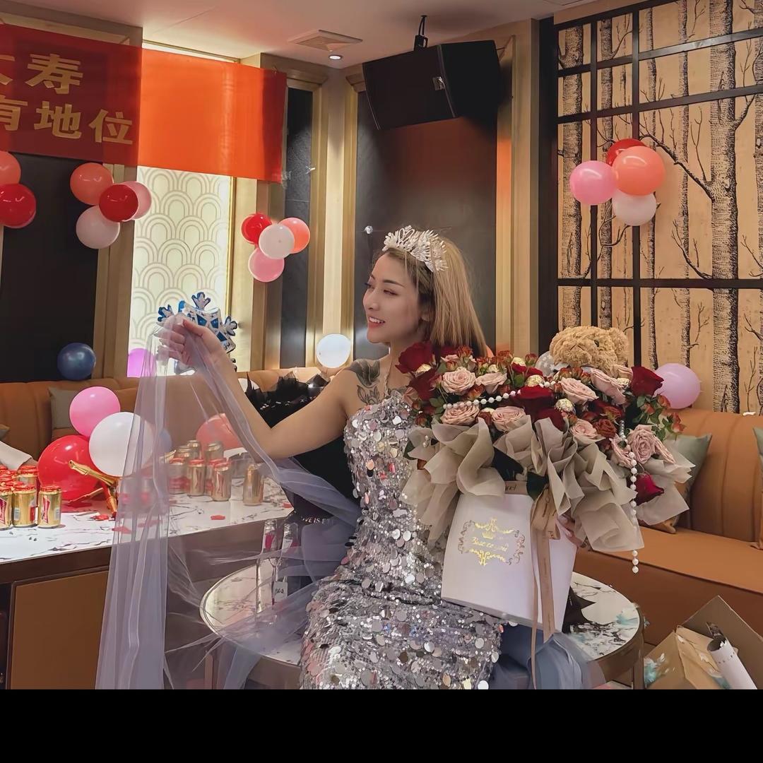 拉姐 努力变优秀10月5生日🎂🎂