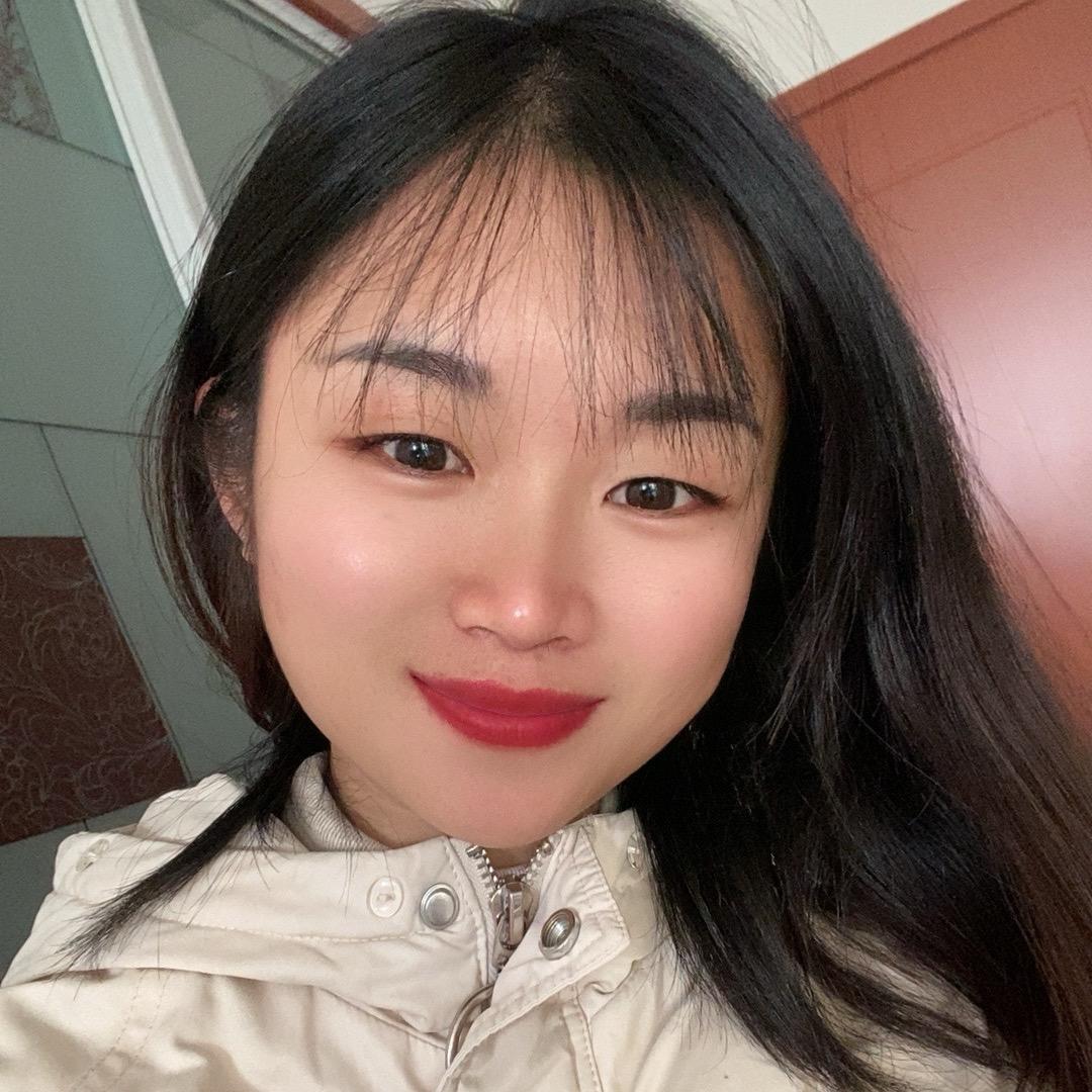 单眼皮小何