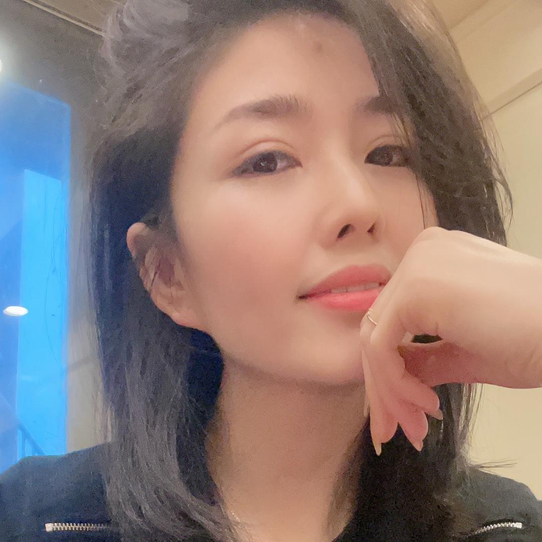 淑女范哈尔滨人和地下女装批发