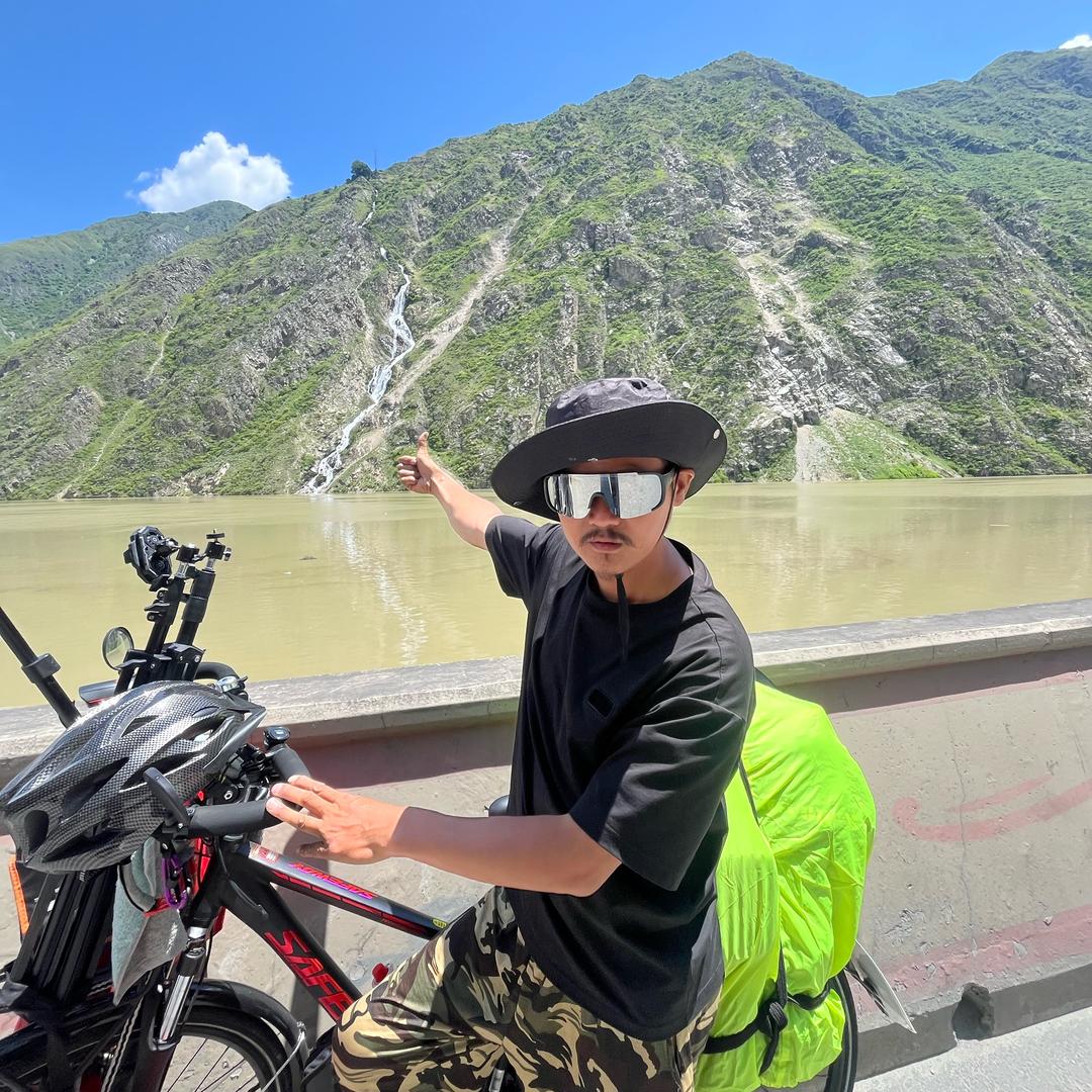 抗艾方少流浪记