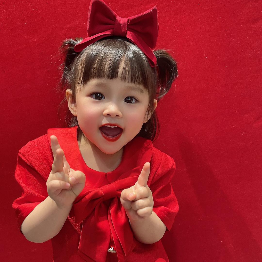萌娃小椰子和狗狗