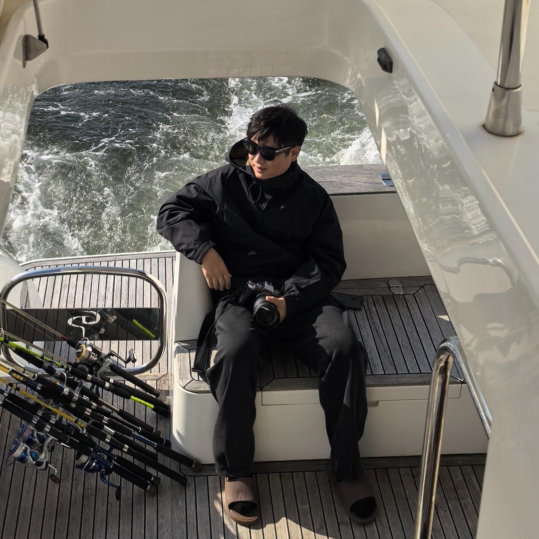 会拍照爱钓鱼的小胖